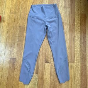 Wunder under scalloped hem high rise crop 23” violet verbena